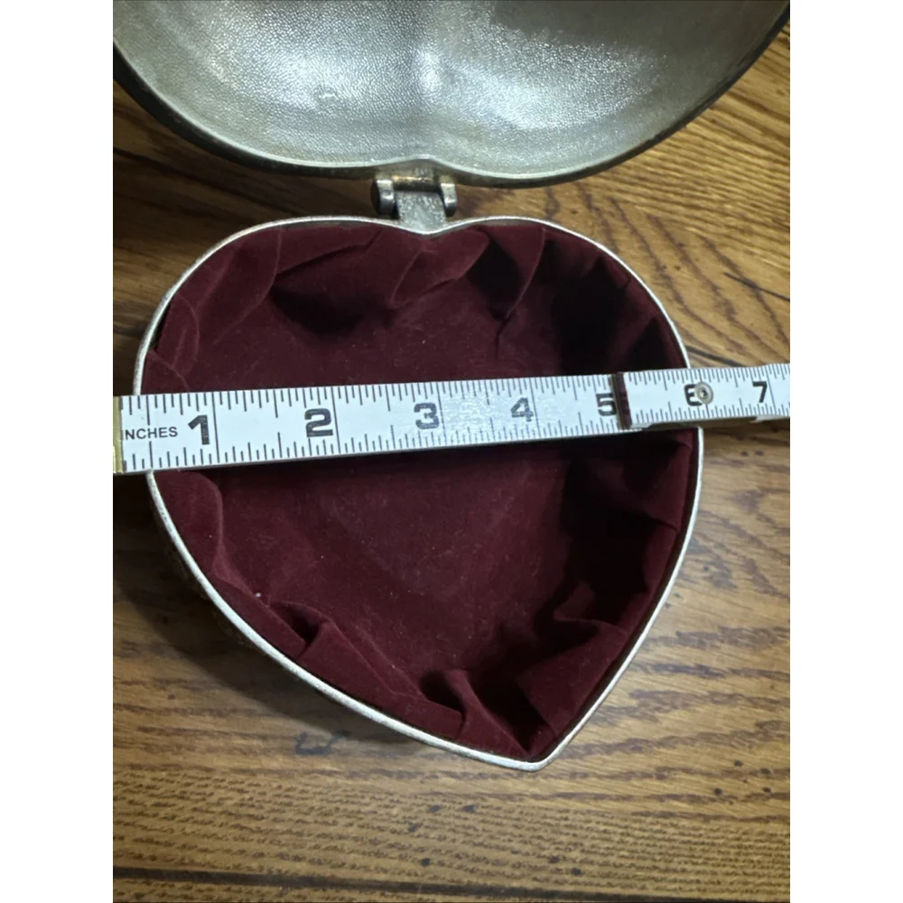 Vtg Lg Silver Plated Ornate Heart Shaped Velvet Lined Jewelry/Trinket￼ Box ￼￼ ￼